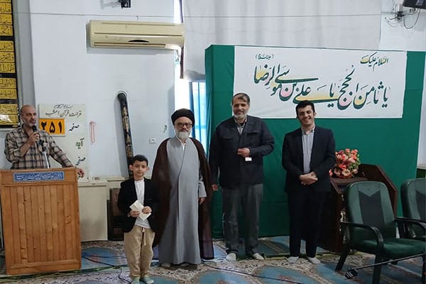 تجلیل از برگزیدگان و منتخبین گروه داوری مسابقات قرآن تجلیل از برگزیدگان و منتخبین گروه داوری مسابقات قرآن