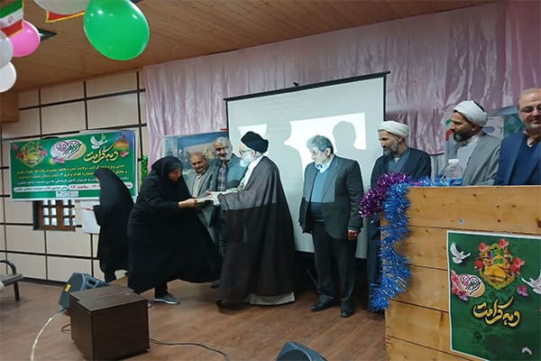 تقدیر از مربیان کانون فرهنگی هنری مسجد جامع چالوس تقدیر از مربیان کانون فرهنگی هنری مسجد جامع چالوس